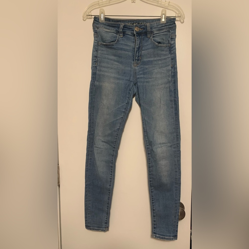 American Eagle light wash denim stretchy jeans sexy cute classic